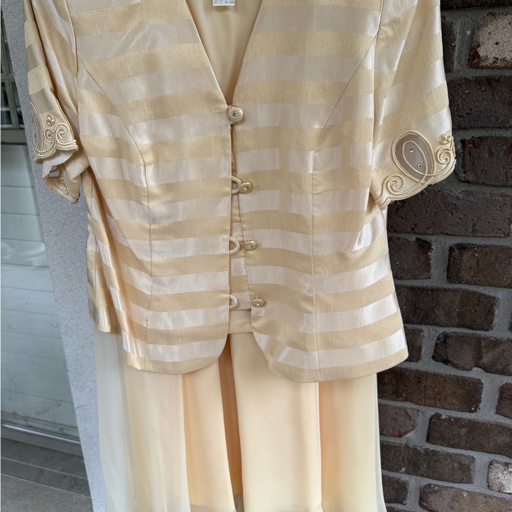Karen Miller pale Yellow 2 piece dress set  ladies size 10 dressy very pretty
